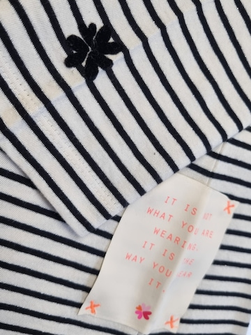 Maglietta 'Langarmshirt mit Streifen' di LIKS. Munich in bianco