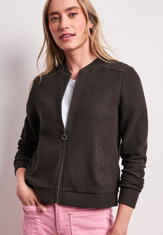 STREET ONE Strickjacke in Braun: Vorderseite