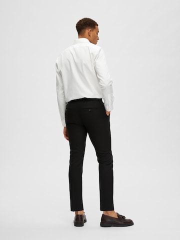 Slimfit Pantaloni con piega frontale di SELECTED HOMME in nero