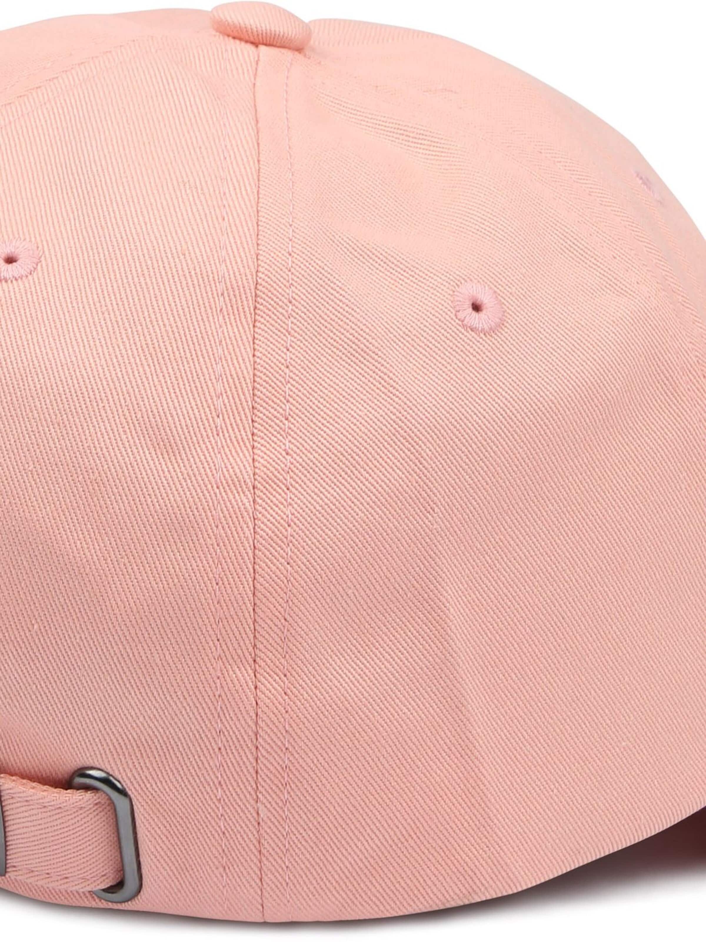 Lyle & Scott Cap in Pink