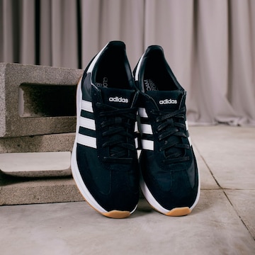 ADIDAS SPORTSWEAR Låg sneaker 'Run 70S 2.0' i svart