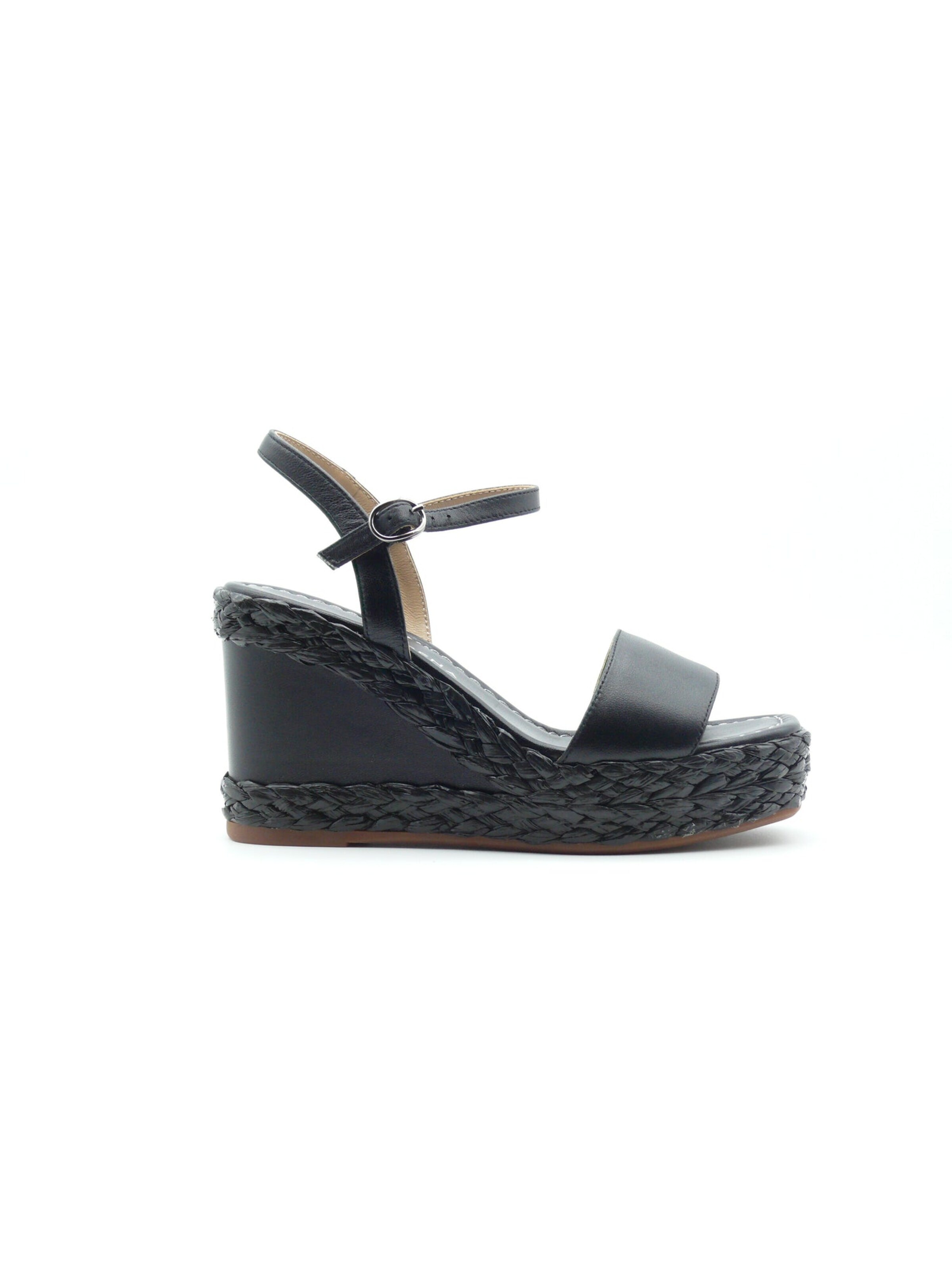 Alma En Pena Strap sandal in Black