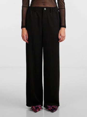 PIECES Loose fit Pleated Pants 'Camil' in Black: front