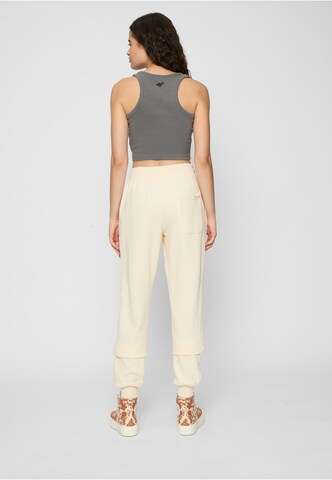 Tapered Pantaloni di Urban Classics in beige