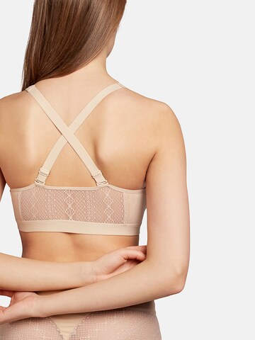 T-shirt Reggiseno di Gisela in beige