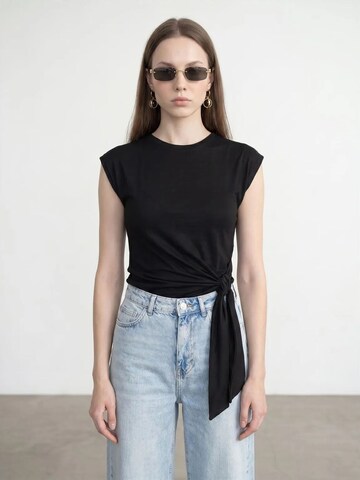 Maglietta di Dilvin in nero