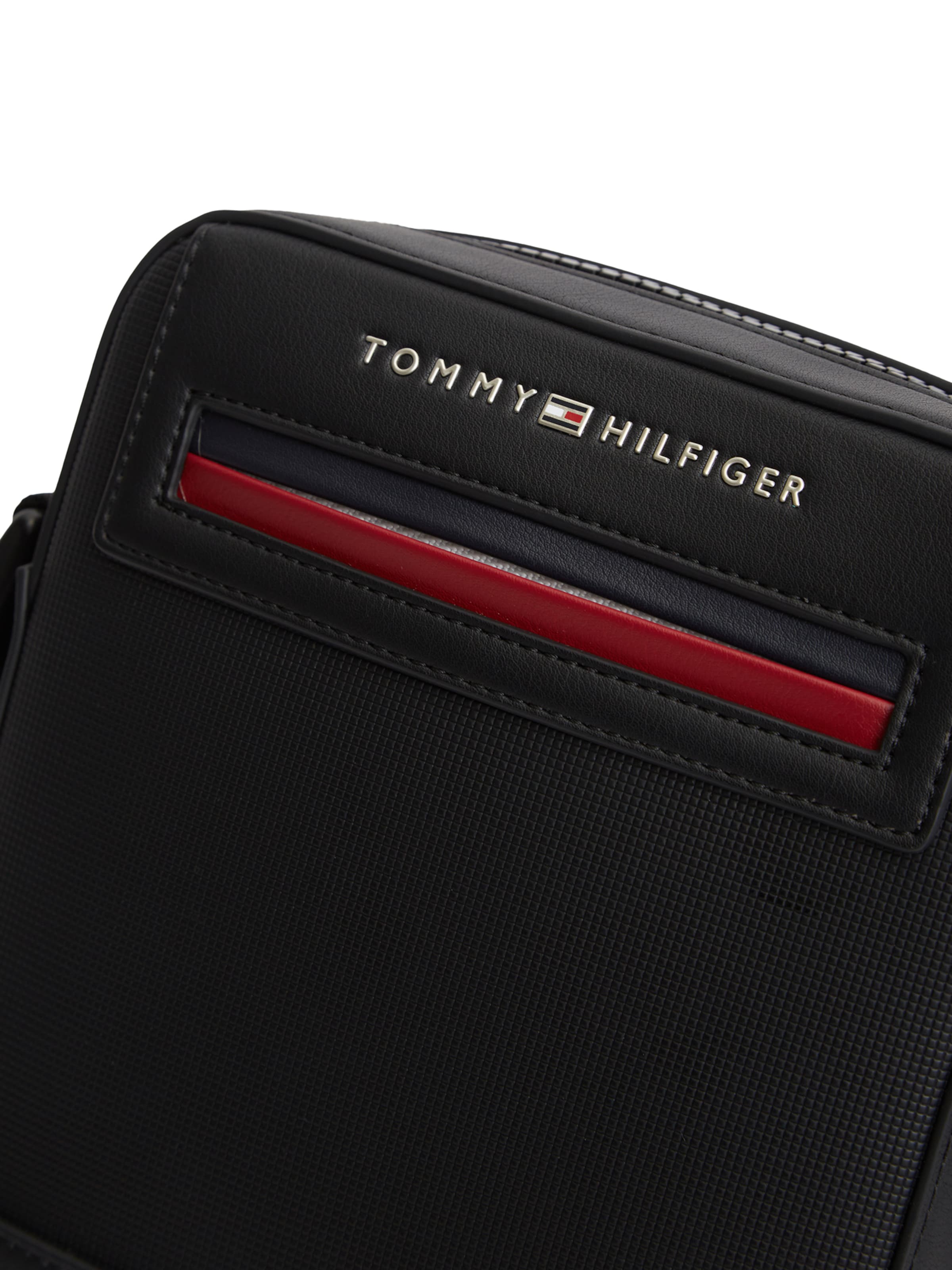 TOMMY HILFIGER Axelremsväska 'Foundation' i svart