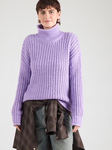 QS Πουλόβερ σε λιλά: μπροστά