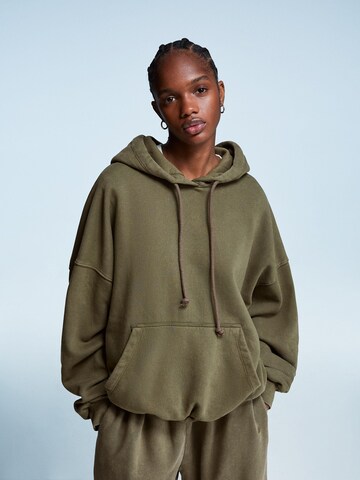 Sweat-shirt Bershka en vert : devant