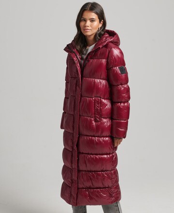 Manteau d’hiver Superdry en rouge : devant