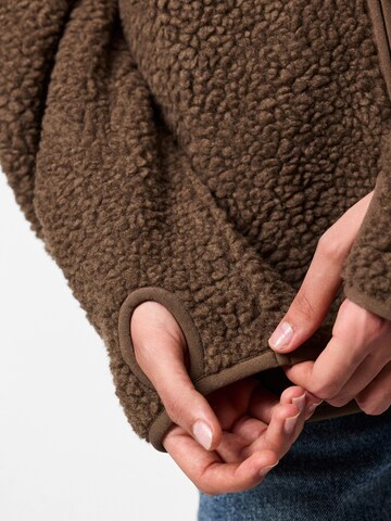 PIECES Fleecejacke 'PCSADIA' in Braun