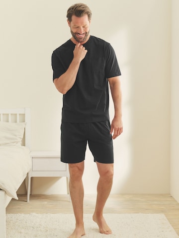 Next Pyjama in Schwarz: Vorderseite