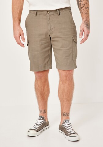 REDPOINT Regular Cargo Pants in Brown: front
