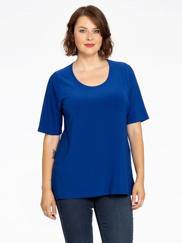 Yoek Shirt in Blue: front