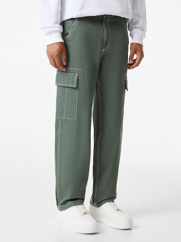 Regular Pantaloni cu buzunare de la Bershka pe gri: față