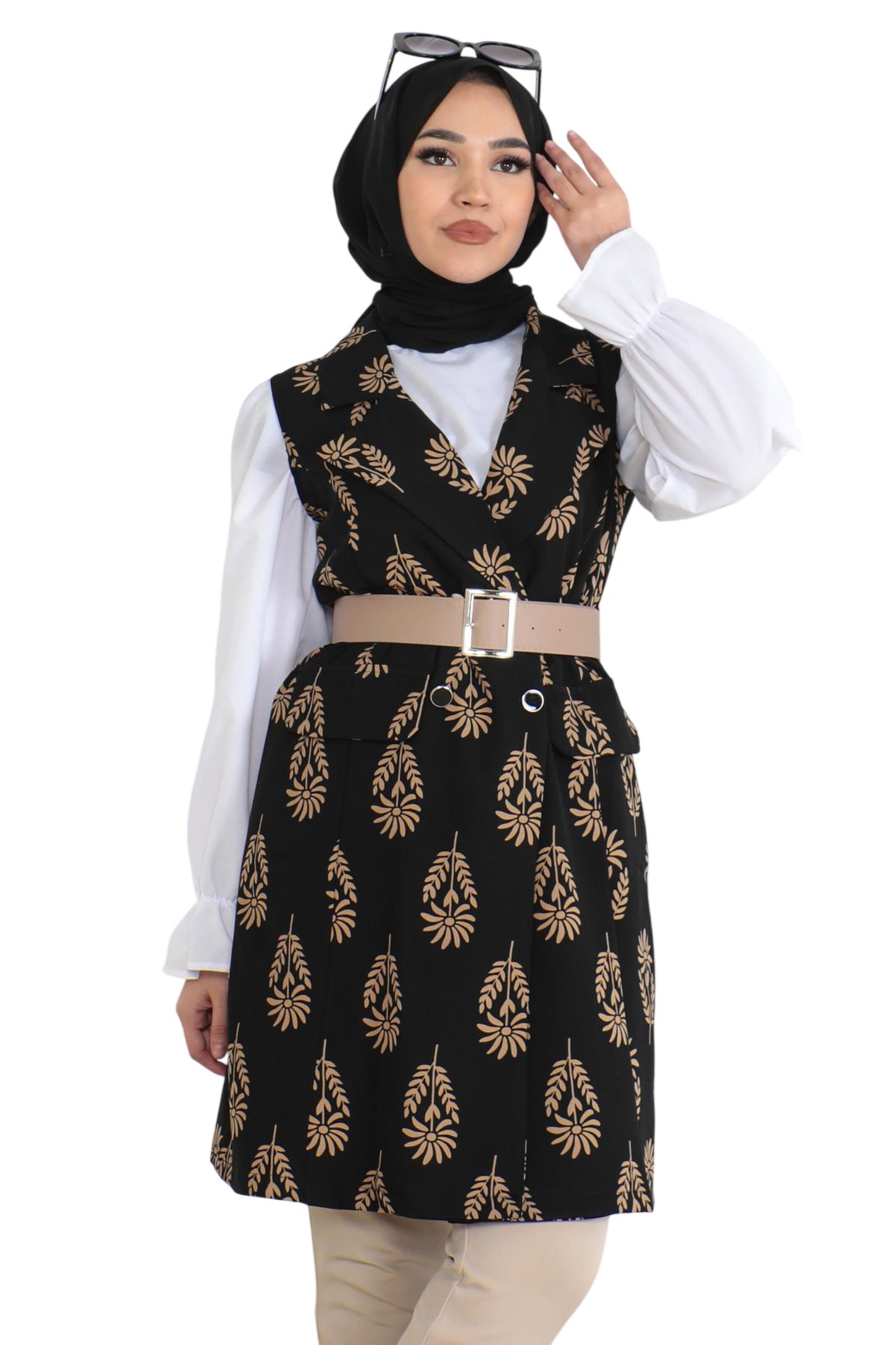 MODAMIHRAM Vest in Black: front