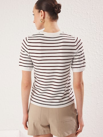 Trendyol Pullover in Weiß