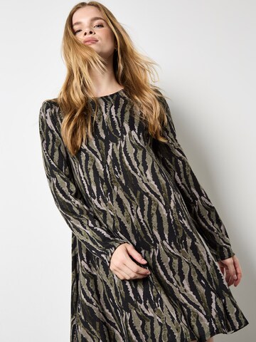 Robe ' ' Apricot en vert