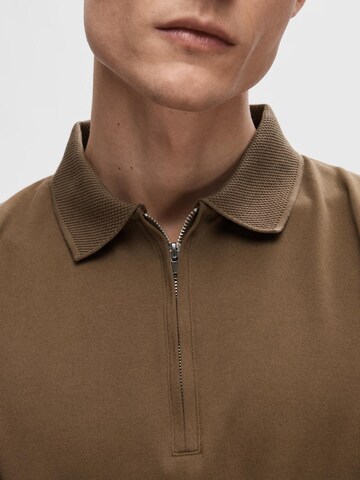 SELECTED HOMME Poloshirt 'FAVE' in Braun