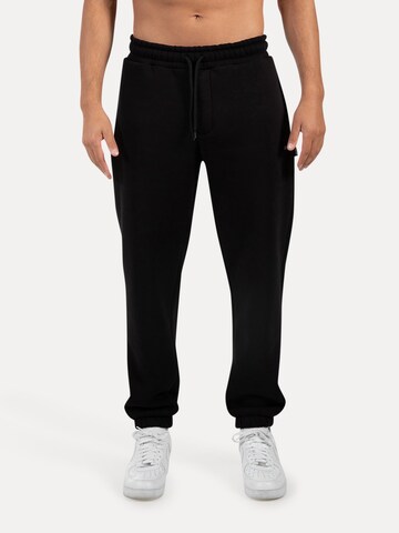 Smilodox Tapered Cedrik Casual Classic Pants in Schwarz: Vorderseite
