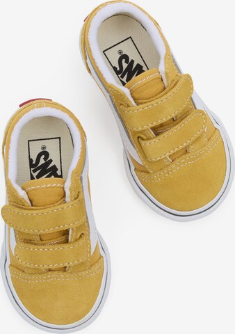 Sneaker 'Old Skool V' di VANS in giallo