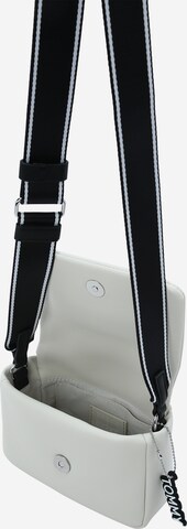 Tommy Jeans Crossbody Bag in Beige