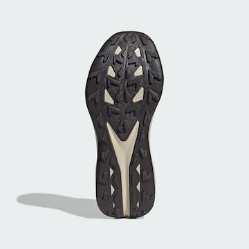 Chaussure de course 'Tracefinder Plus' ADIDAS TERREX en beige