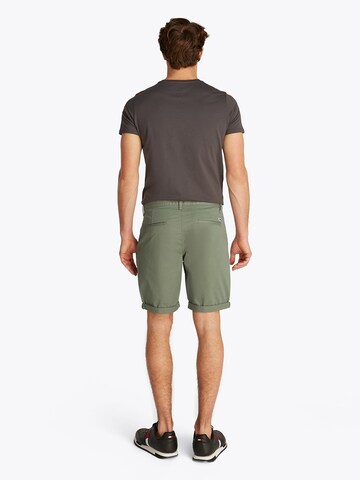 Tommy Jeans Slimfit Shorts 'SCANTON' in Grün