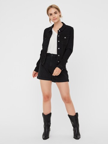 Veste mi-saison 'HOT SOYA' VERO MODA en noir