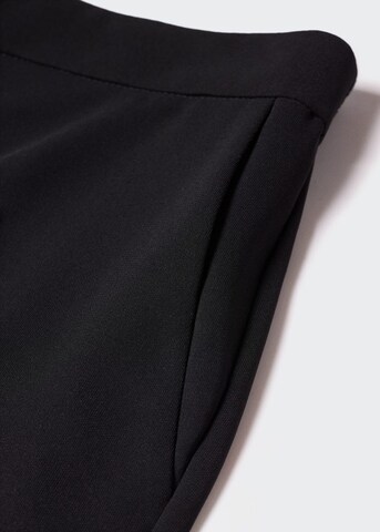MANGO Lużny krój Spodnie w kant 'iguana' w kolorze czarny