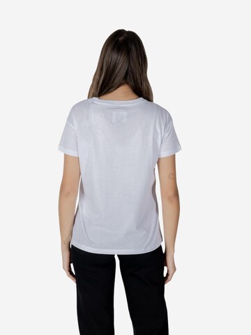 Maglietta 'XW000830 AF10356' di ARMANI EXCHANGE in bianco