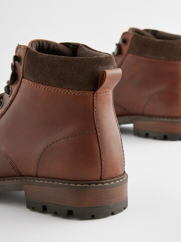 Next - Botas con cordones en marrón