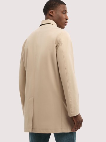 Cappotto invernale di Trussardi in beige