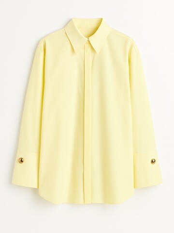 Touché Privé - Camiseta 'Poplin Shirt With Wide Cuff' en amarillo
