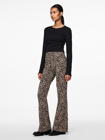 évasé Pantalon 'PCGEORGINA' PIECES en marron