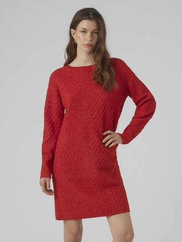 Robes en maille VERO MODA en rouge : devant