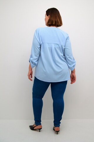KAFFE CURVE Bluzka 'Mie' w kolorze niebieski