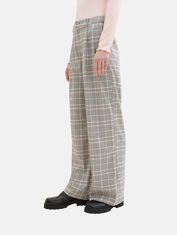TOM TAILOR DENIM Loose fit Pleat-front trousers in Beige