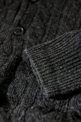 Lindbergh Sweater in Black