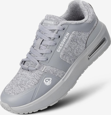 Baskets basses GIESSWEIN en gris : devant