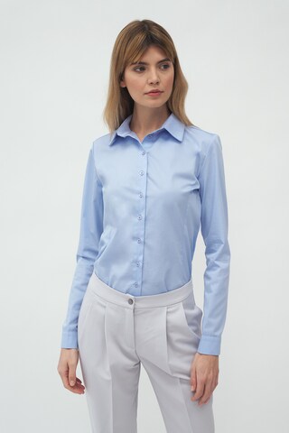 NIFE Blouse in Blue: front
