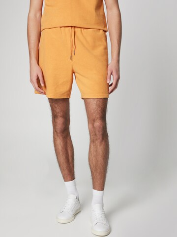 ABOUT YOU x Jaime Lorente Regular Trousers 'Leon' in Orange: front