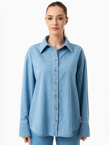 Organication Bluse in Blau: Vorderseite