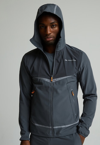 MONTERRAIN Between-Seasons Coat in Grey: front