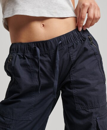 Superdry Wide Leg Cargohose in Blau