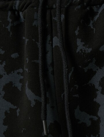 Koton Regular Shorts in Schwarz