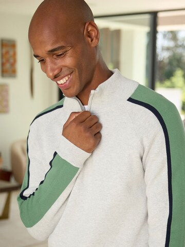 Next Pullover in Grau
