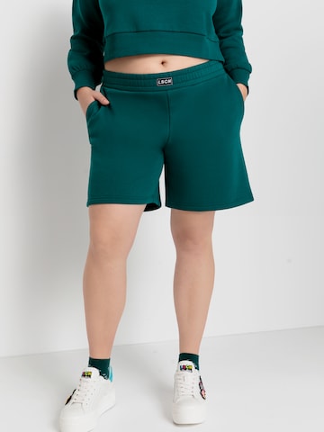 Regular Pantalon LSCN by LASCANA en vert : devant