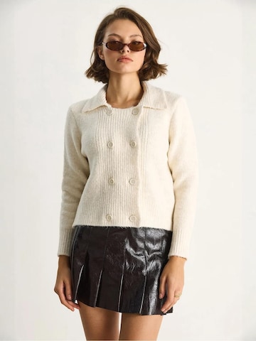 Bianco Lucci Strickjacke in Beige: Vorderseite