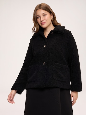 Cappotto di mezza stagione di Fiorella Rubino in nero